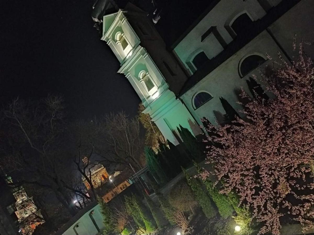 Guest House "Arkhistratyg" Lviv Ngoại thất bức ảnh