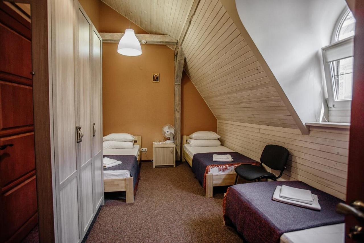 Guest House "Arkhistratyg" Lviv Ngoại thất bức ảnh