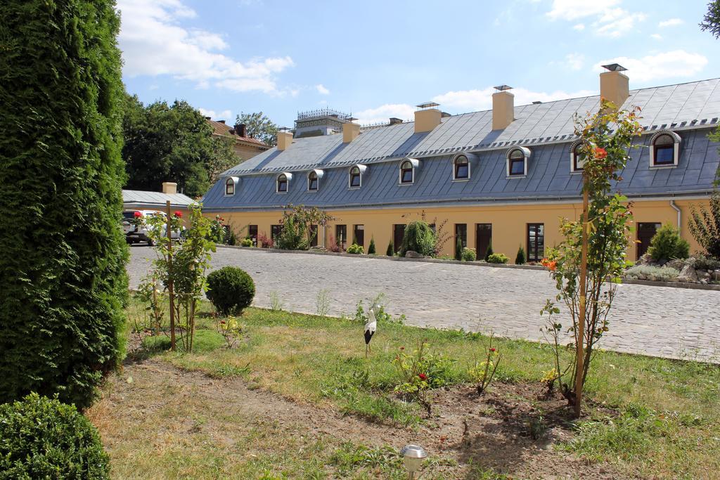 Guest House "Arkhistratyg" Lviv Ngoại thất bức ảnh