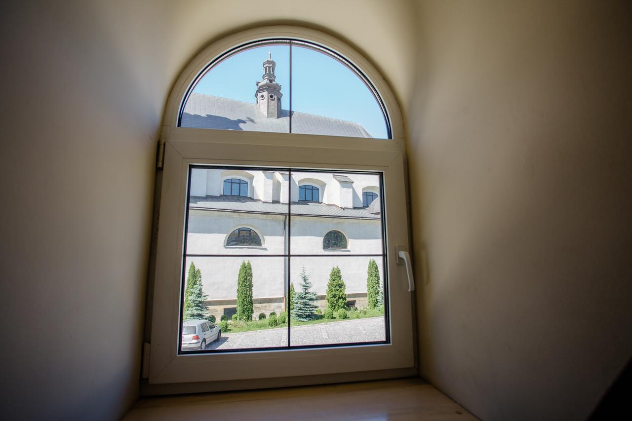 Guest House "Arkhistratyg" Lviv Ngoại thất bức ảnh